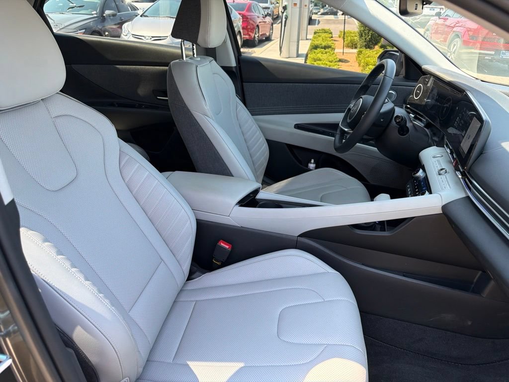 Certified 2026 Hyundai Elantra Limited FWD image 11