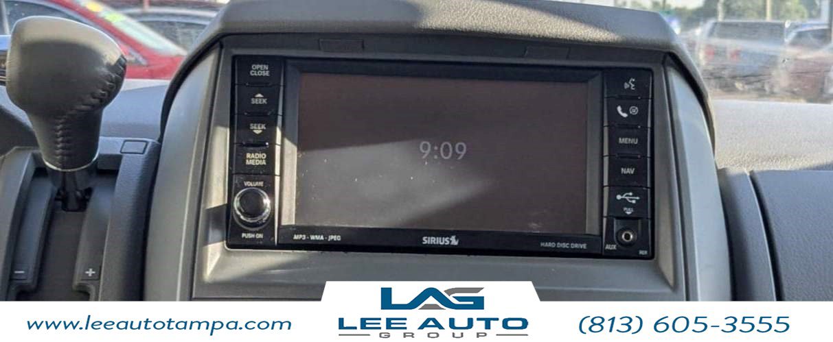 Used 2010 Chrysler Town & Country Touring image 17