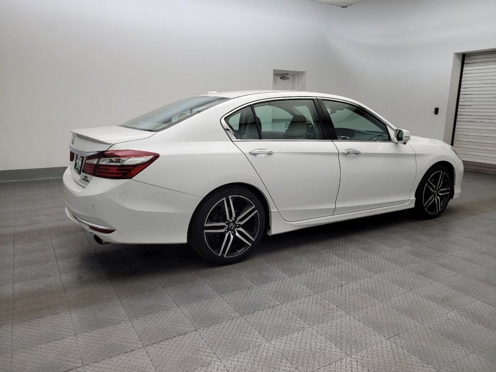Used 2017 Honda Accord Touring image 10