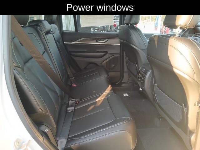 New 2025 Jeep Grand Cherokee Limited image 17