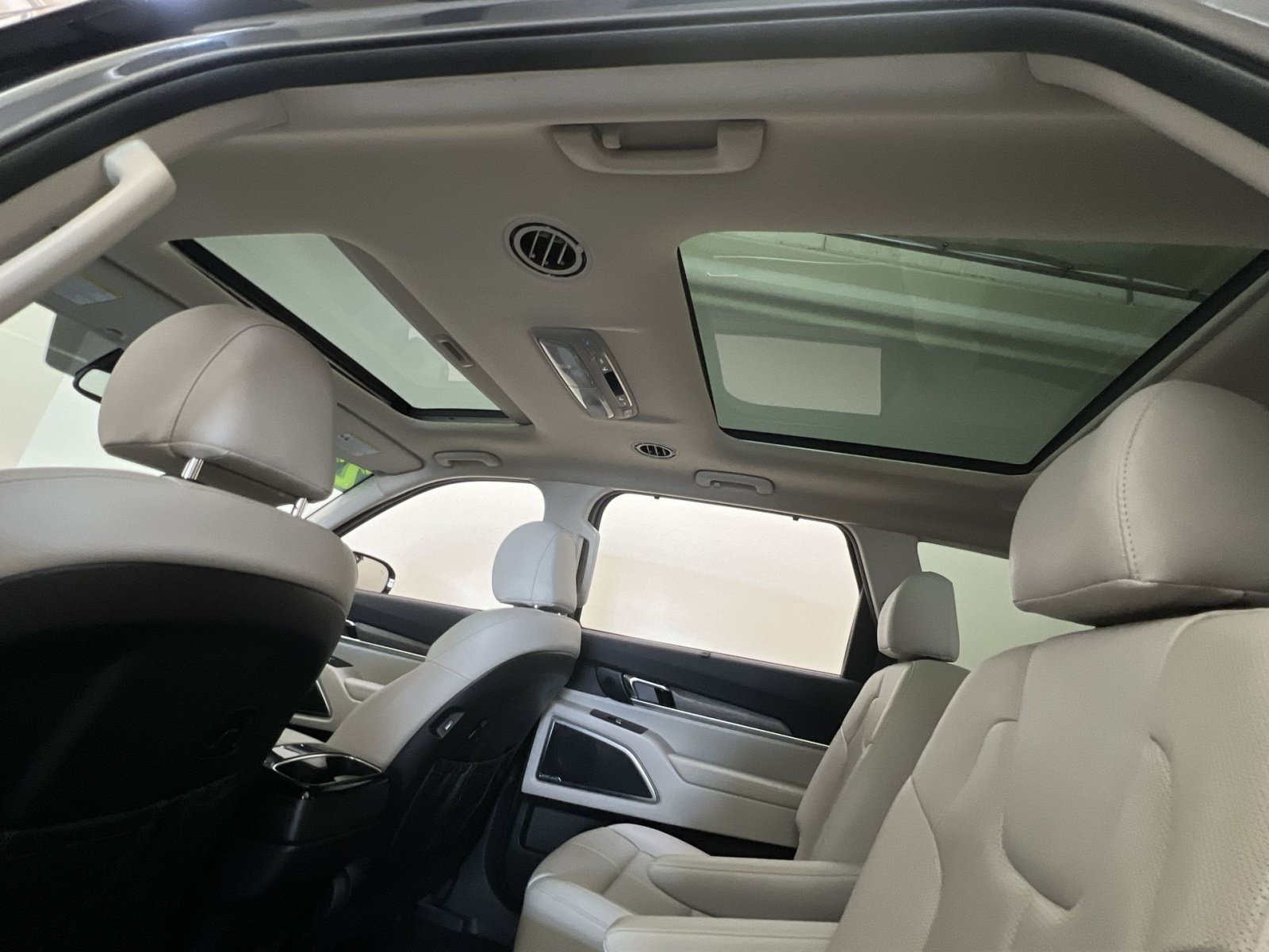 Used 2022 Kia Telluride SX w/ Nightfall Edition Package AWD/4WD image 23