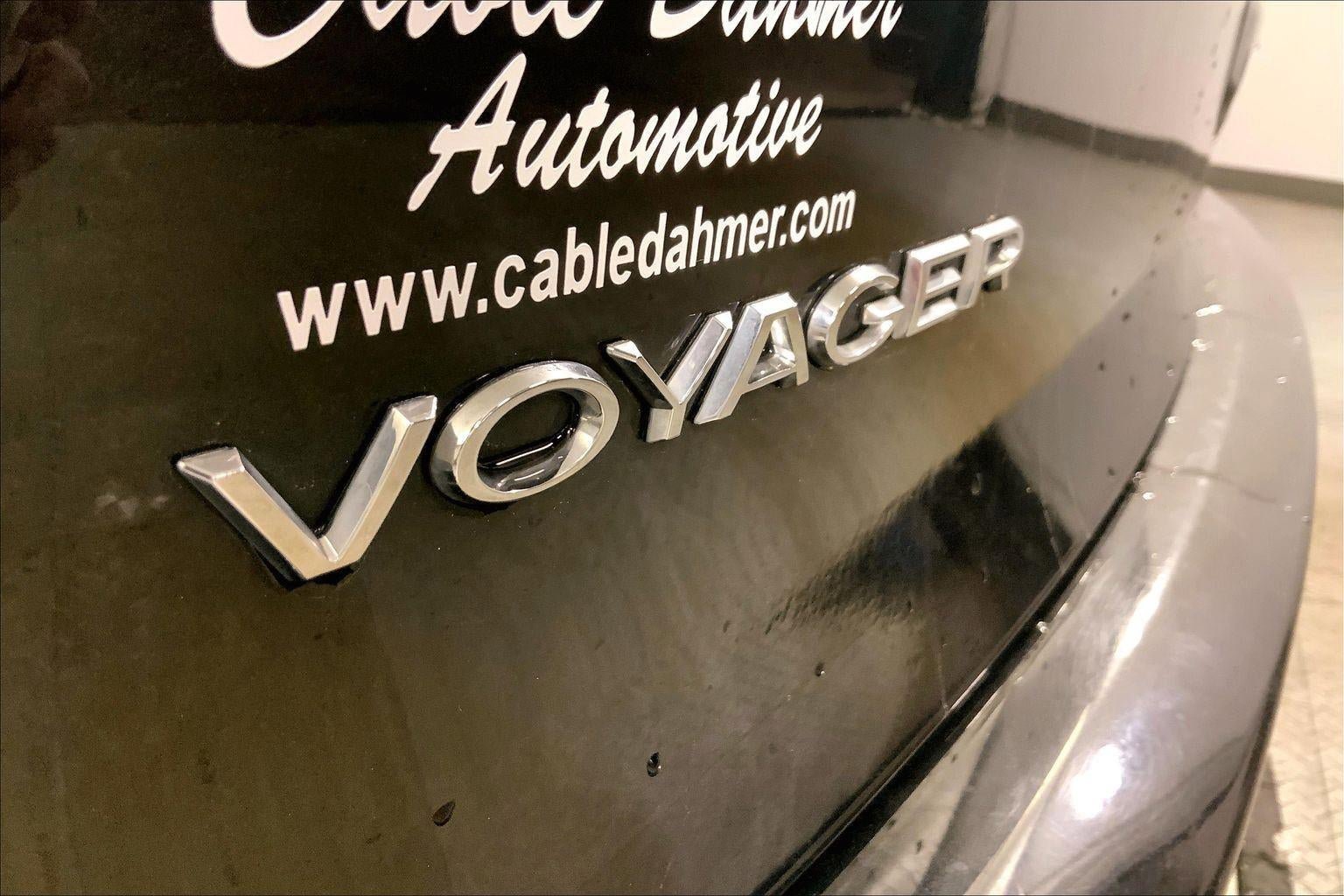 Used 2023 Chrysler Voyager LX image 8