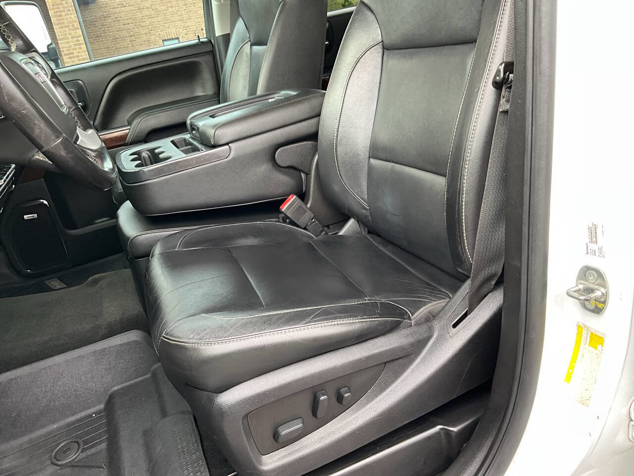 Used 2018 GMC Sierra 2500 SLT w/ Duramax Plus Package AWD/4WD image 9