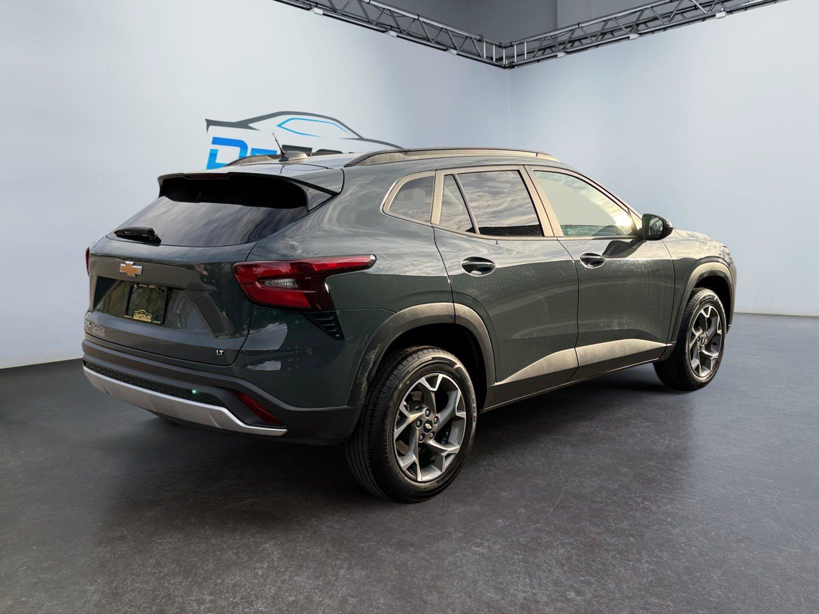 Used 2025 Chevrolet Trax LT FWD image 3