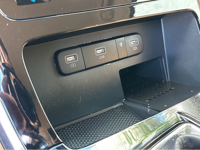 Certified 2023 Kia Carnival EX image 26