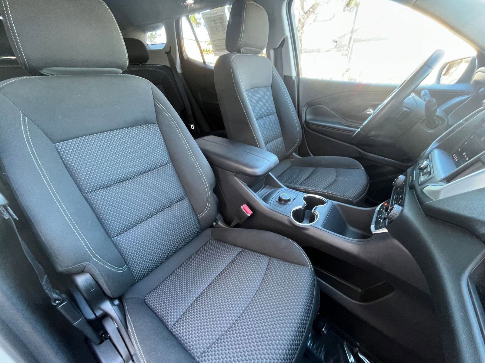 Used 2024 GMC Terrain SLE image 36