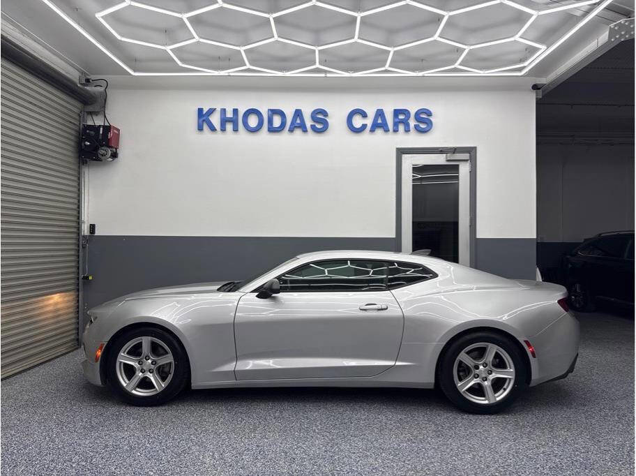 Used 2018 Chevrolet Camaro LT image 1
