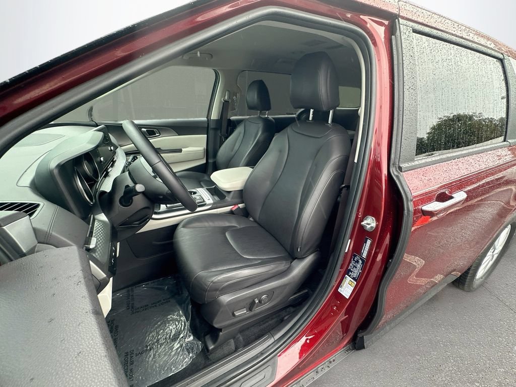 Certified 2024 Kia Carnival LX FWD image 20