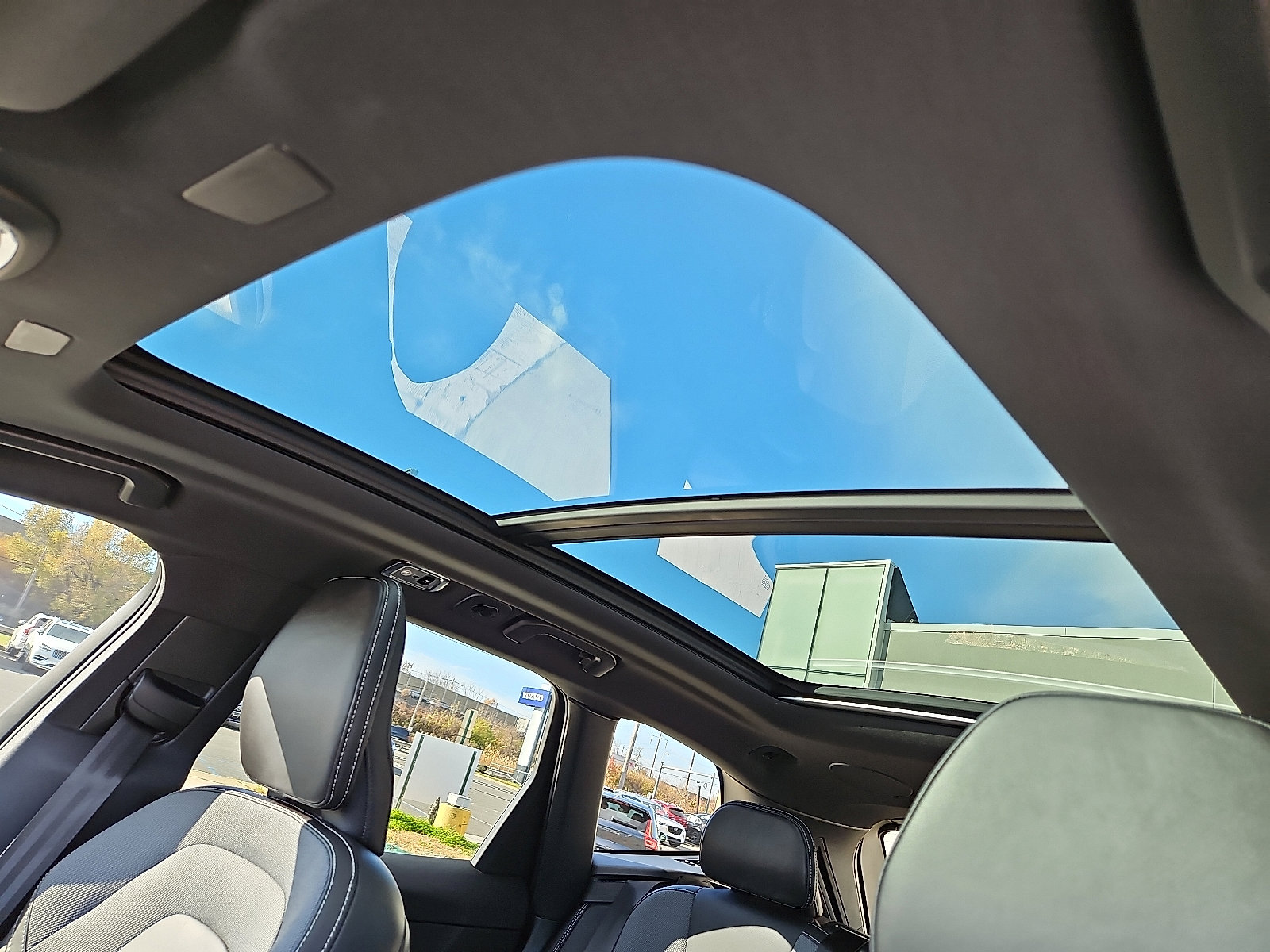 Used 2021 Volvo XC60 T6 R-Design image 14