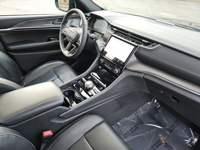 Used 2023 Jeep Grand Cherokee Overland w/ Luxury Tech Group IV image 14