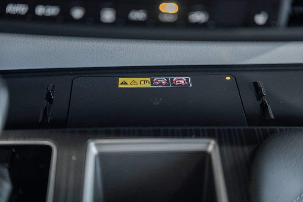 Used 2025 Toyota Sienna XLE FWD image 26