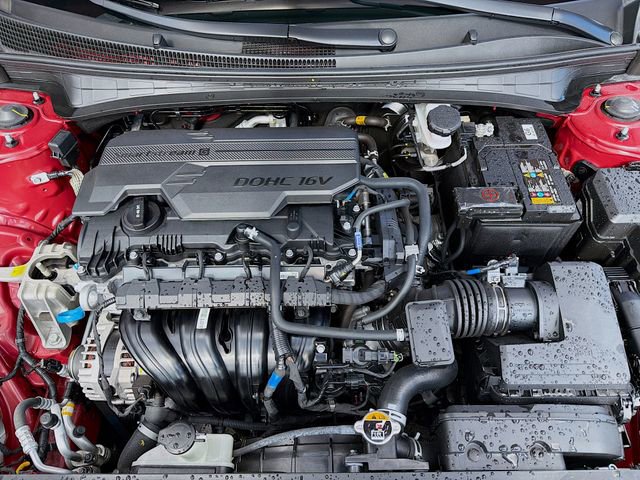 Certified 2025 Hyundai Elantra SEL FWD image 28