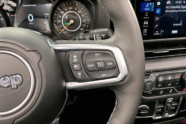 Used 2026 Jeep Wrangler Unlimited Sahara AWD/4WD image 28