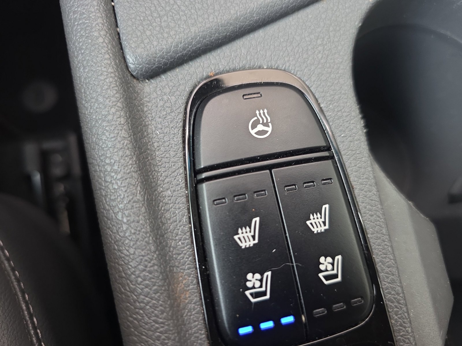 Used 2019 Kia Niro EX w/ Option Group 040 FWD image 23