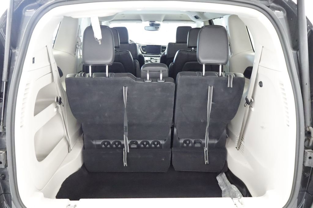 Certified 2023 Chrysler Pacifica Touring-L FWD image 19