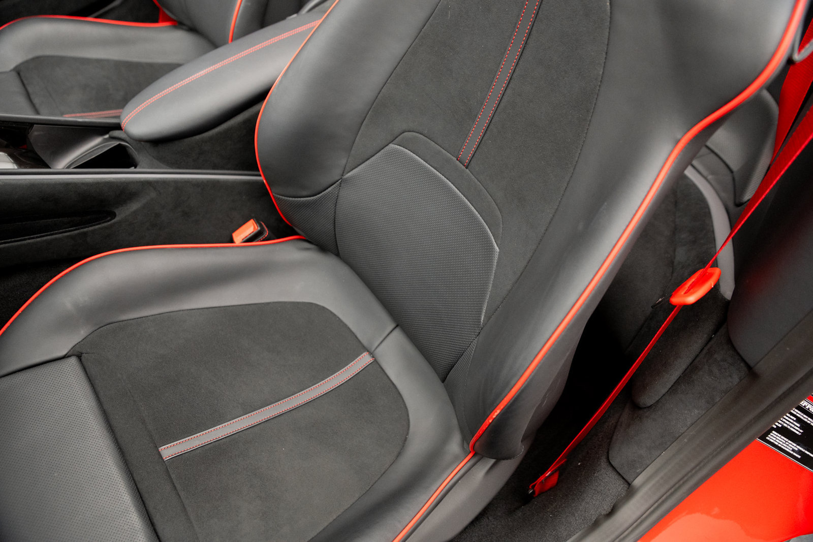 Used 2026 Ferrari Roma Spider RWD image 29