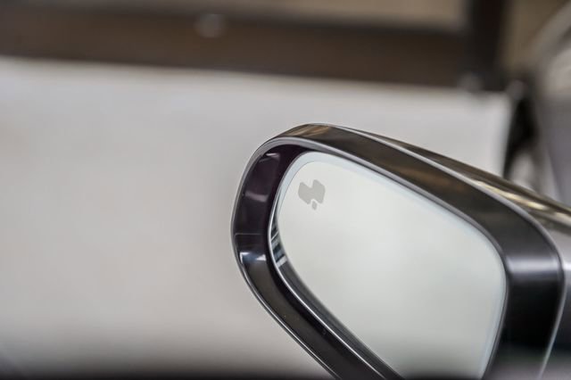 Used 2018 Jaguar XJ R-Sport RWD image 49