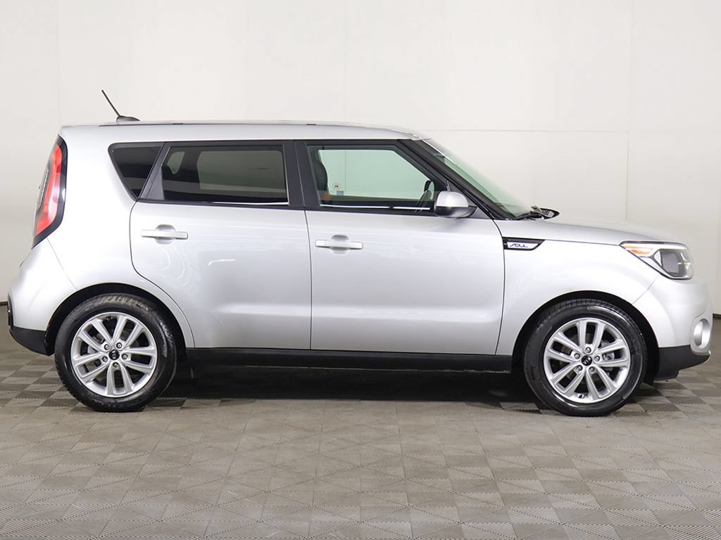 Used 2017 Kia Soul + FWD image 15