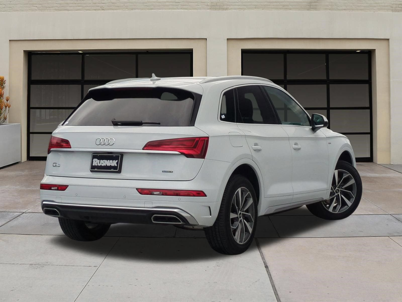 Used 2023 Audi Q5 2.0T Premium w/ Convenience Package AWD/4WD image 4