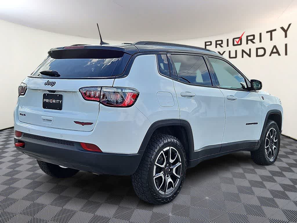 Used 2025 Jeep Compass Trailhawk AWD/4WD image 4