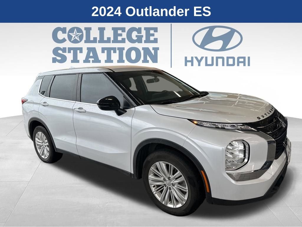 Used 2024 Mitsubishi Outlander ES image 1