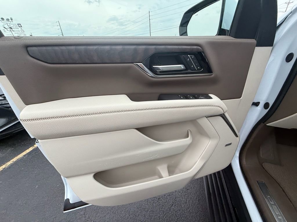 Used 2026 GMC Yukon XL Denali w/ Denali Reserve Package AWD/4WD image 11