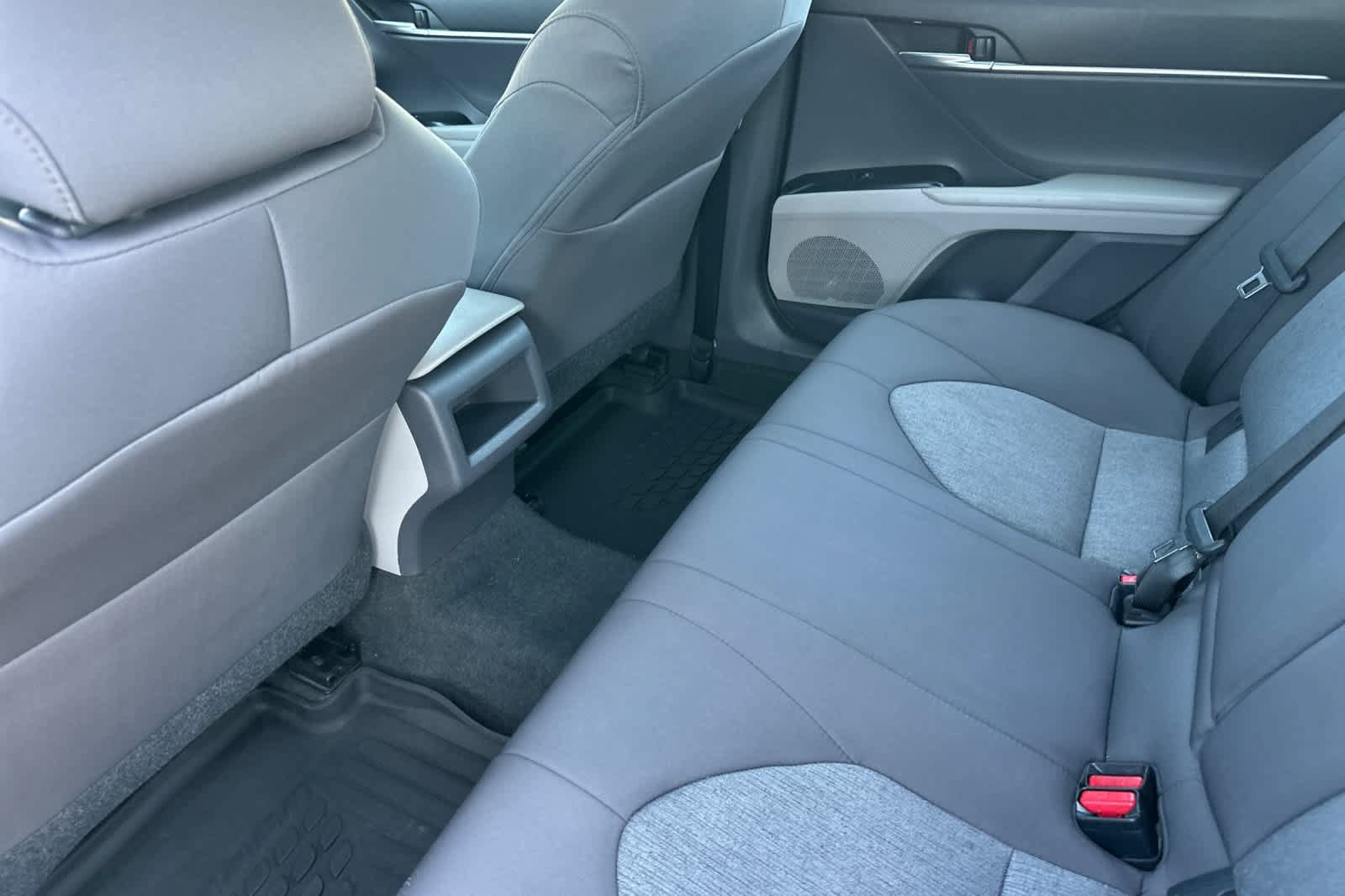 Used 2020 Toyota Camry LE FWD image 13