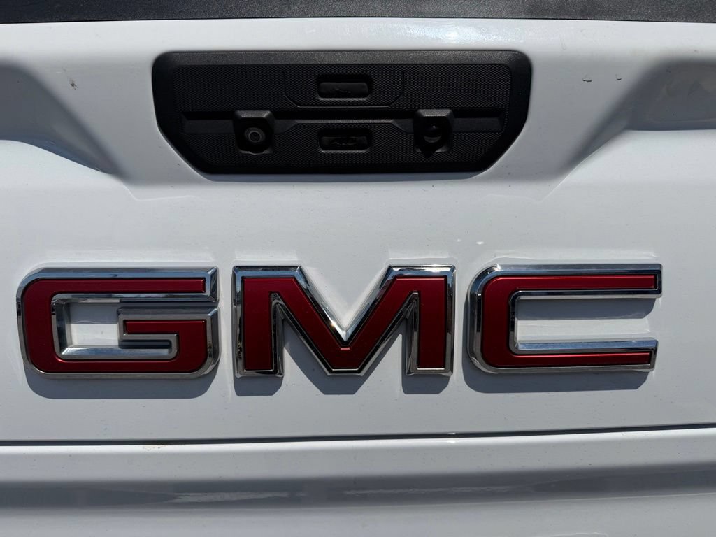 Used 2022 GMC Sierra 1500 AT4 w/ AT4 Premium Package AWD/4WD image 9