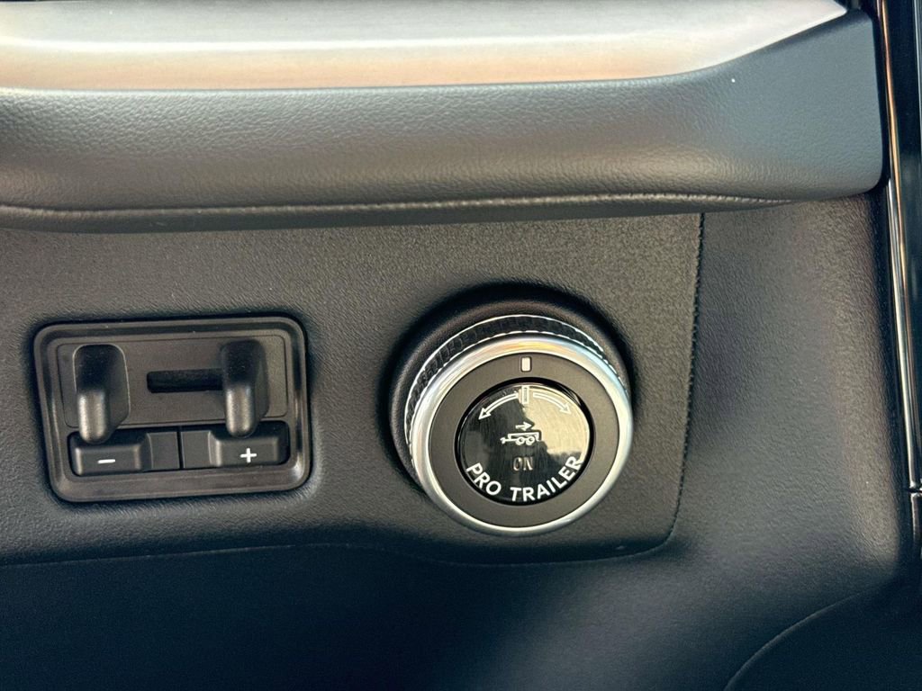 Used 2025 Lincoln Navigator Reserve w/ Jet Appearance Package image 33