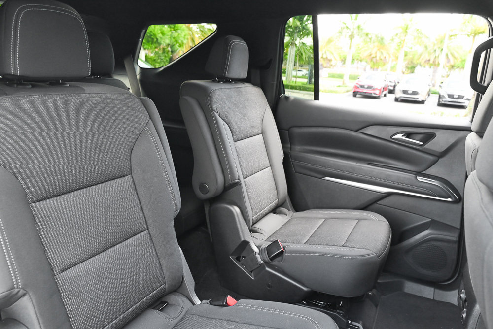 Used 2026 Chevrolet Traverse LT w/ Midnight/Sport Edition FWD image 9