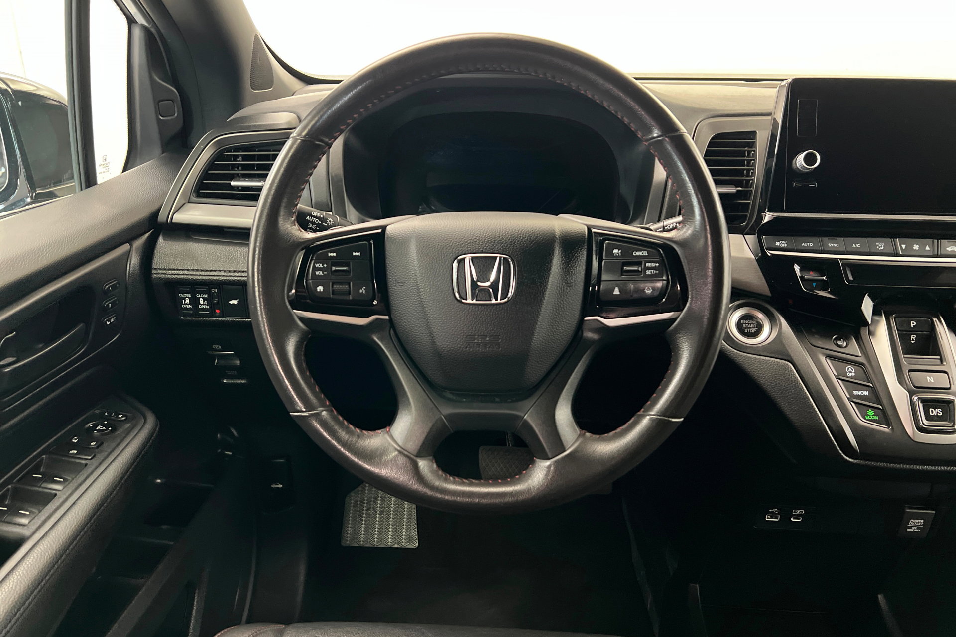 Used 2025 Honda Odyssey Sport-L image 12