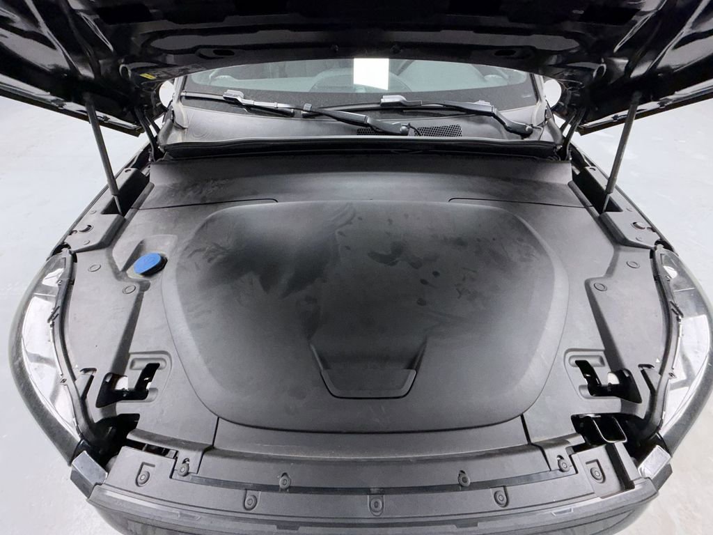 Used 2023 Volvo XC40 Recharge Core image 18