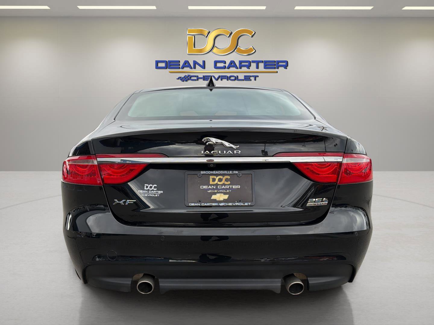 Used 2020 Jaguar XF Premium image 4