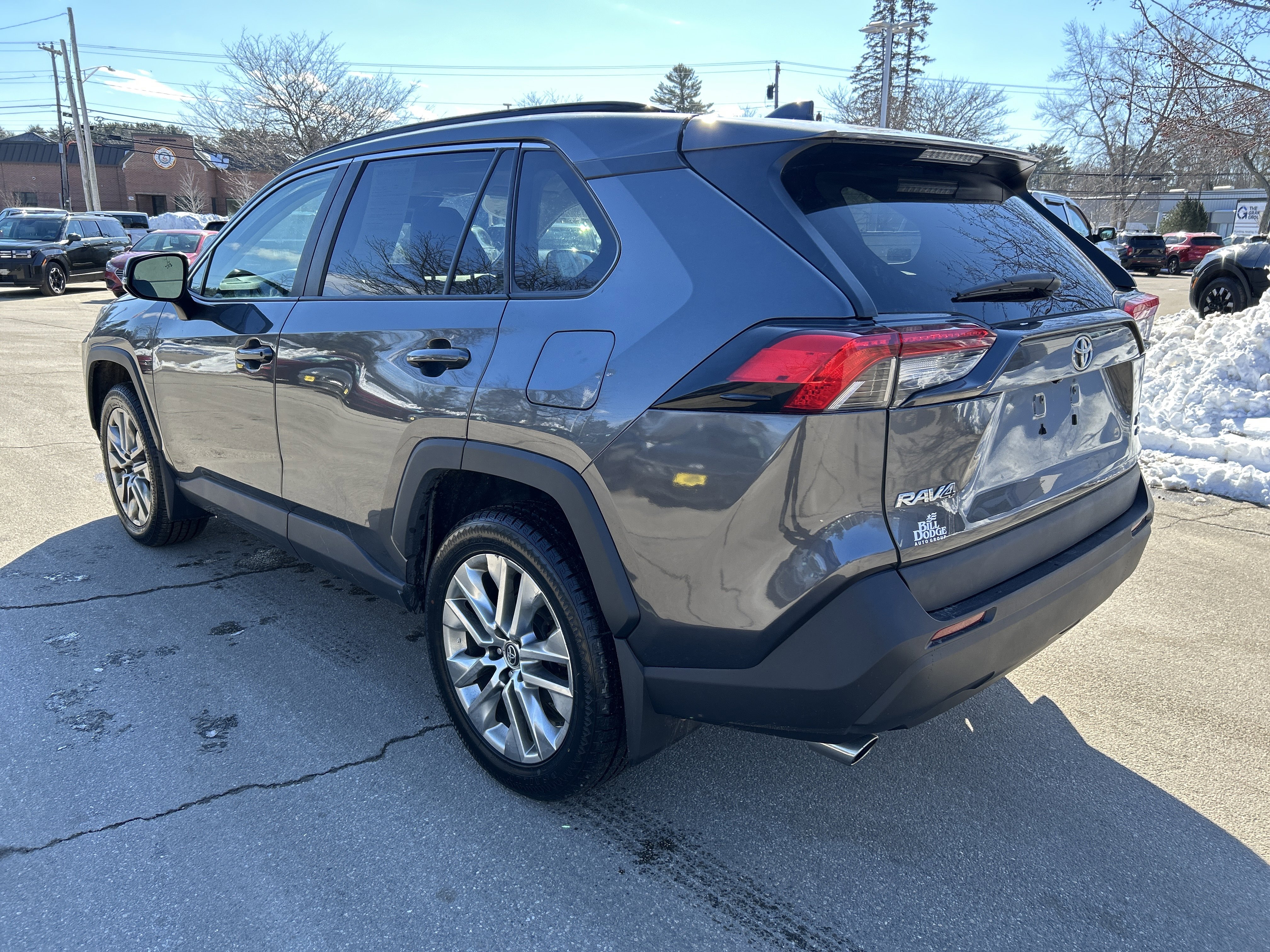 Used 2020 Toyota RAV4 XLE Premium image 7