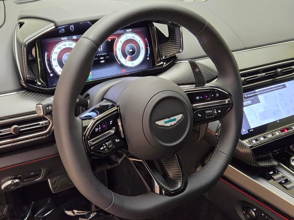 Used 2025 Aston Martin Vanquish RWD image 33