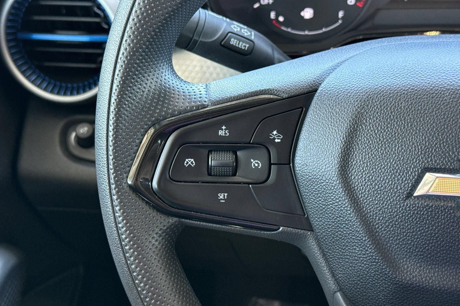 Used 2025 Chevrolet Trax LS FWD image 33