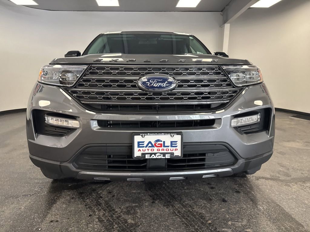 Used 2022 Ford Explorer XLT w/ Equipment Group 202A image 4