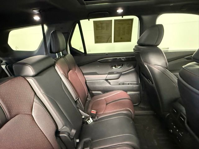 Used 2025 Honda Pilot Black Edition image 42