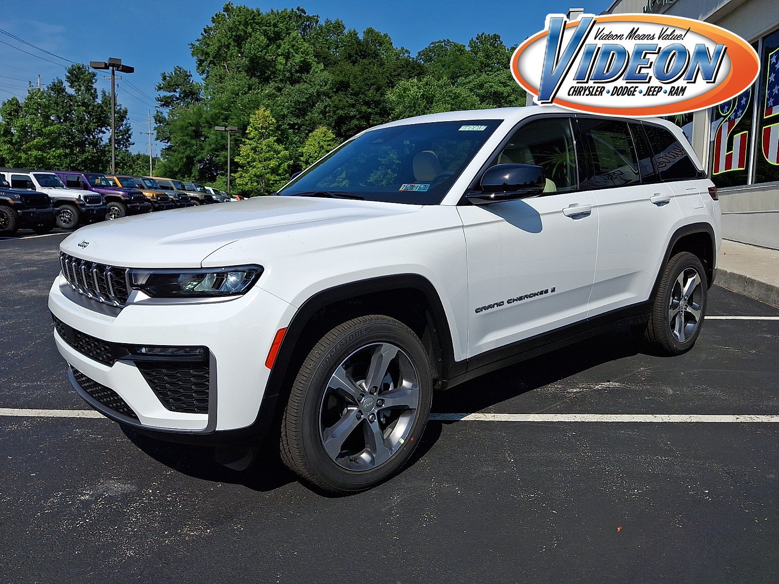 New 2026 Jeep Grand Cherokee Limited AWD/4WD image 1