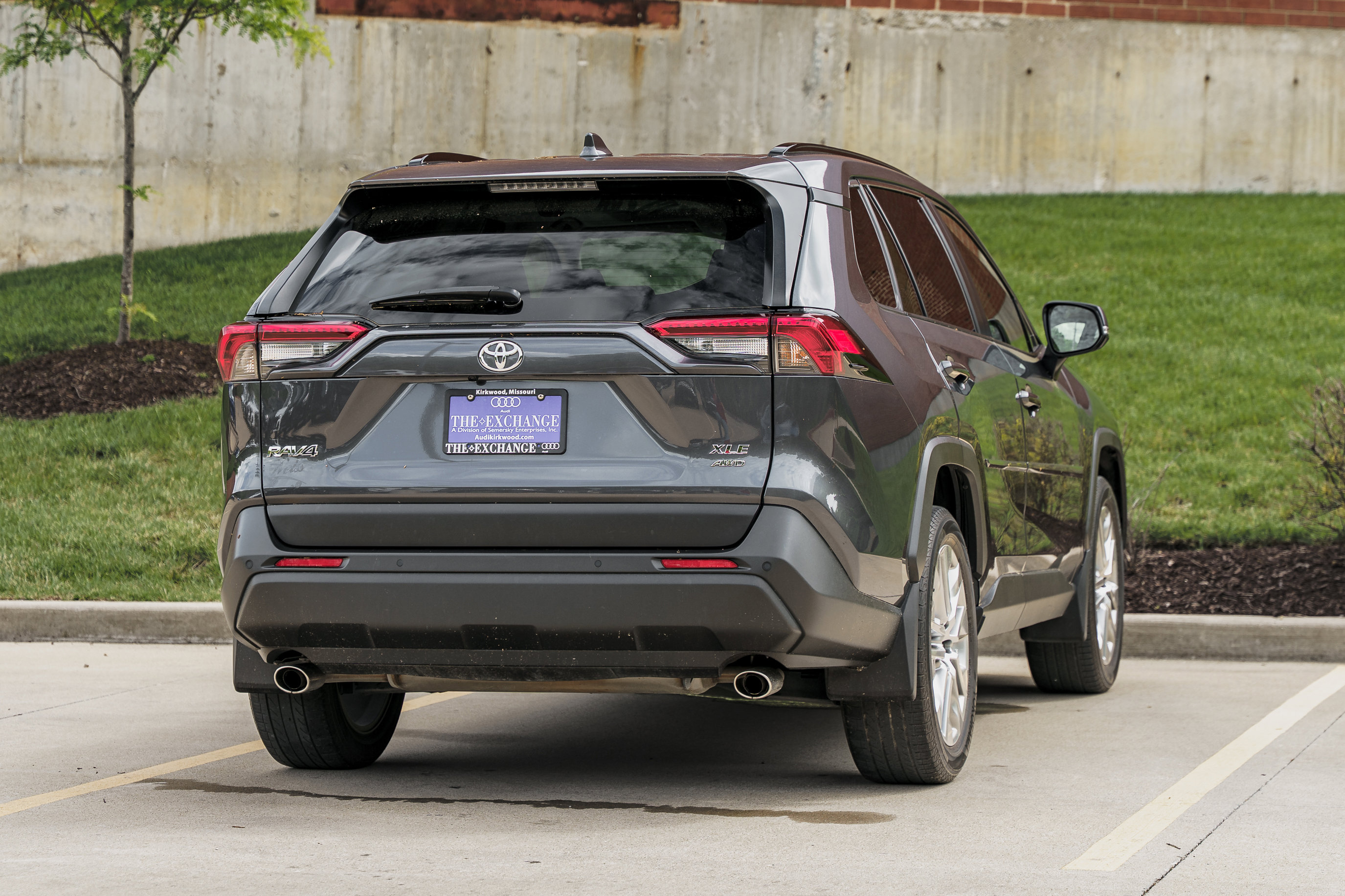 Used 2020 Toyota RAV4 XLE Premium AWD/4WD image 4