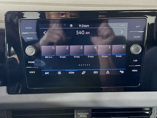 Used 2025 Volkswagen Jetta SE FWD image 23