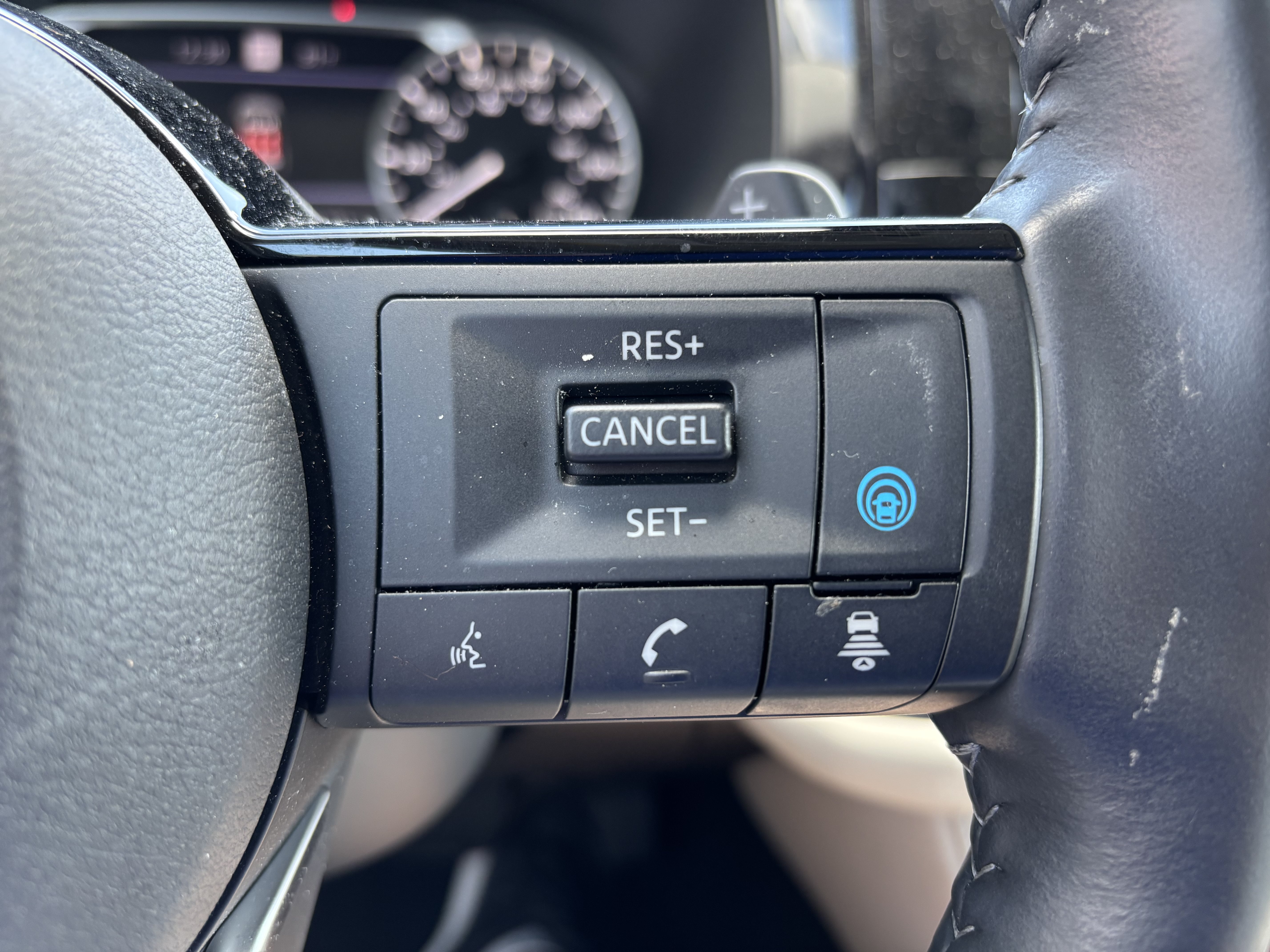 Used 2025 Nissan Pathfinder SL AWD/4WD image 21