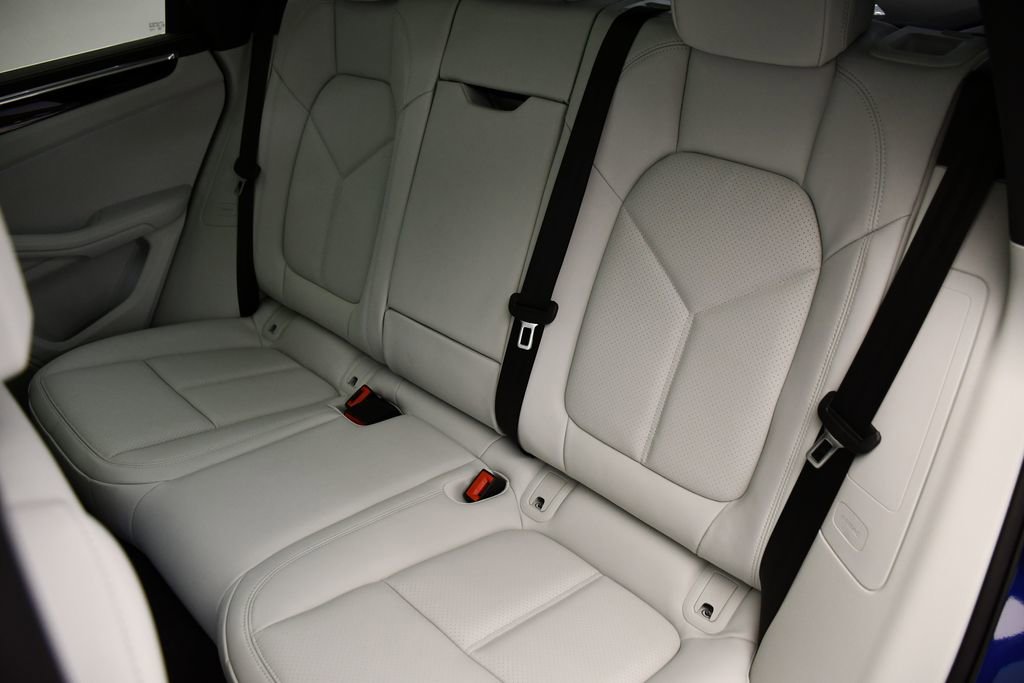 Certified 2025 Porsche Macan image 46