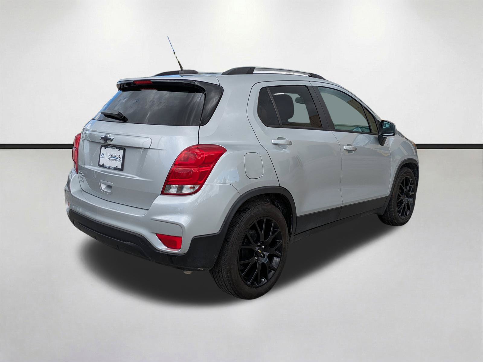 Used 2021 Chevrolet Trax LT w/ Sport Edition FWD image 5
