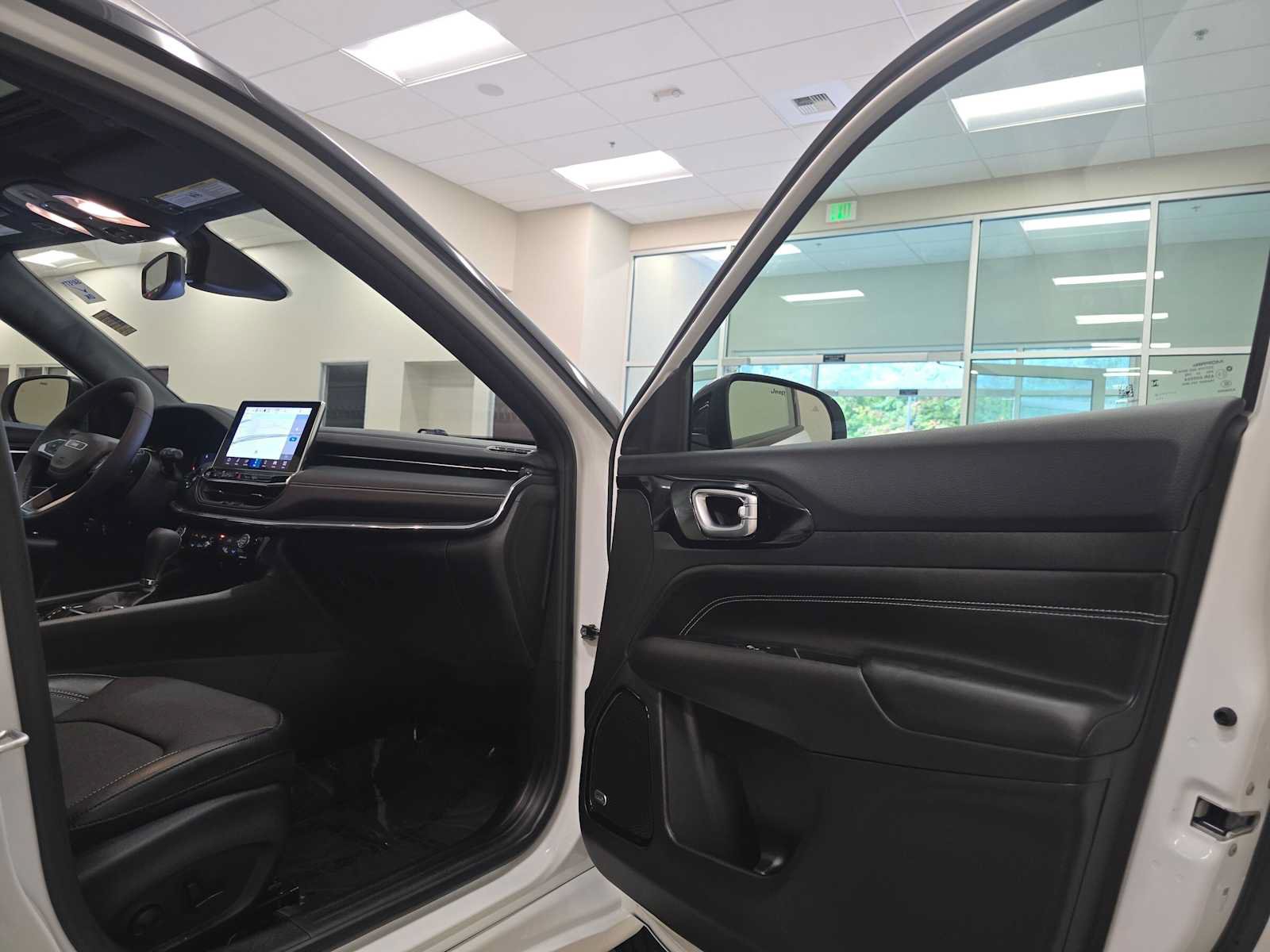 Used 2024 Jeep Compass Limited w/ Driver Assist Group I AWD/4WD image 28
