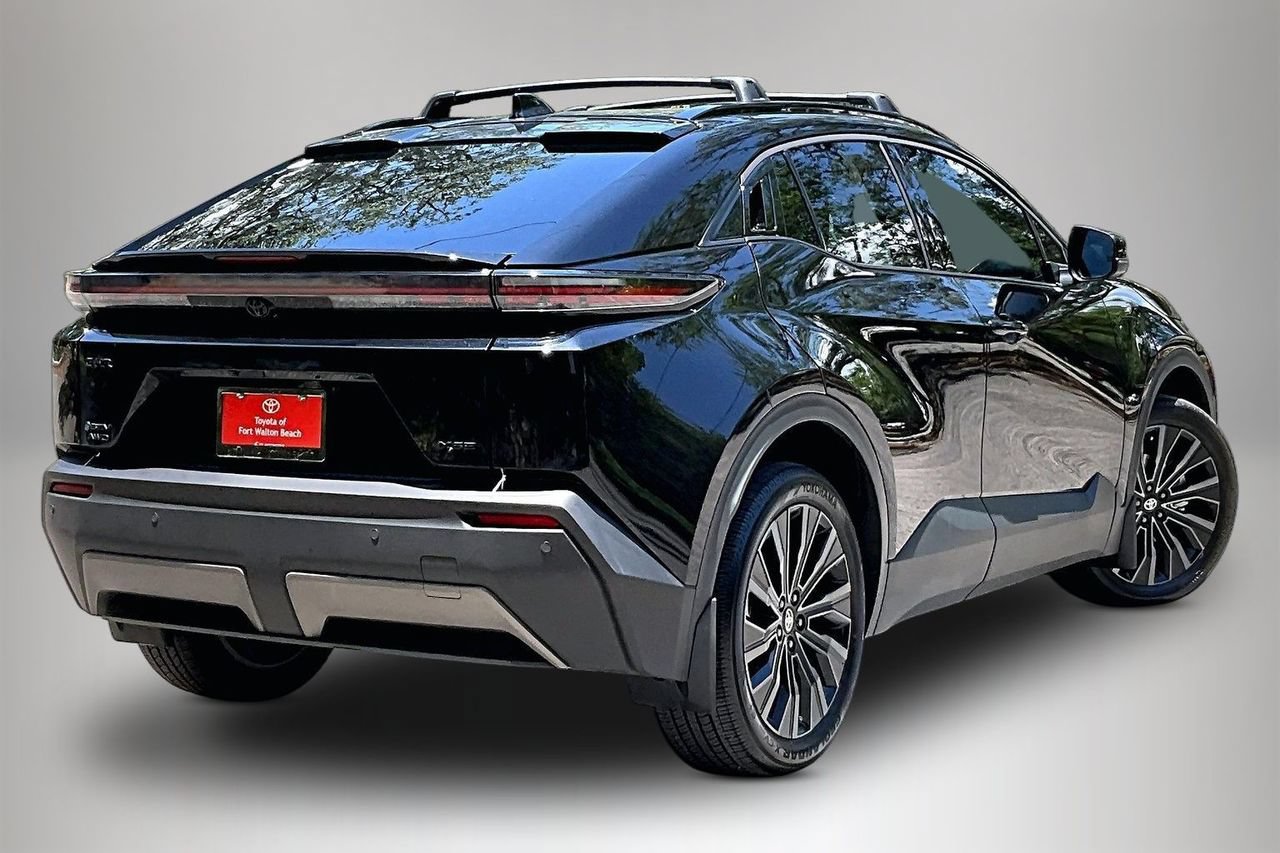 Used 2026 Toyota C-HR AWD/4WD image 5