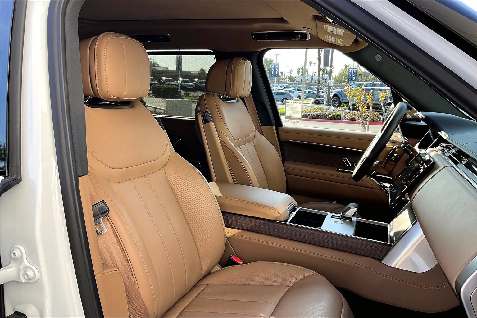 Used 2025 Land Rover Range Rover Long Wheelbase SE image 7