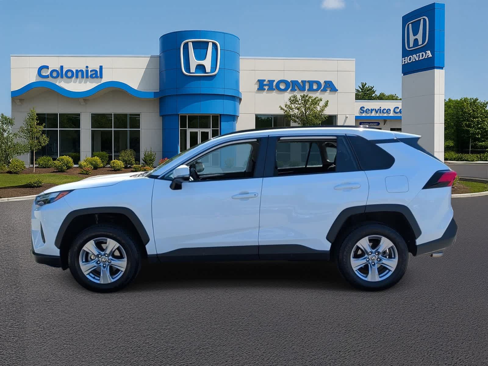 Used 2023 Toyota RAV4 XLE AWD/4WD image 3