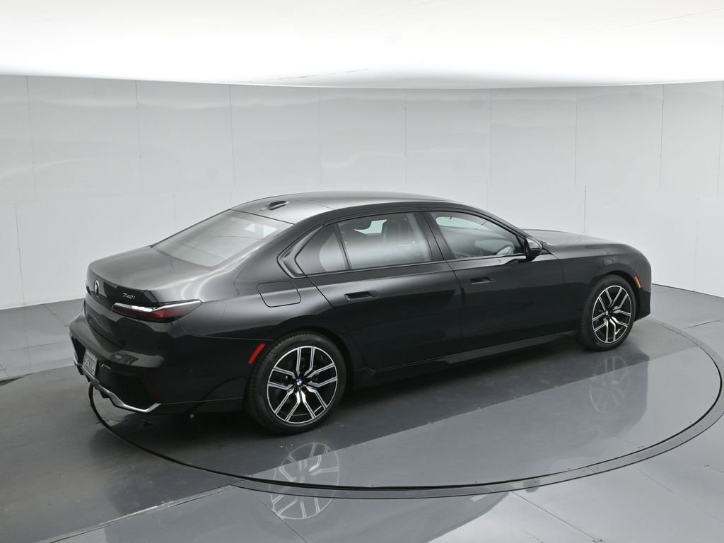 Used 2025 BMW 740i image 41