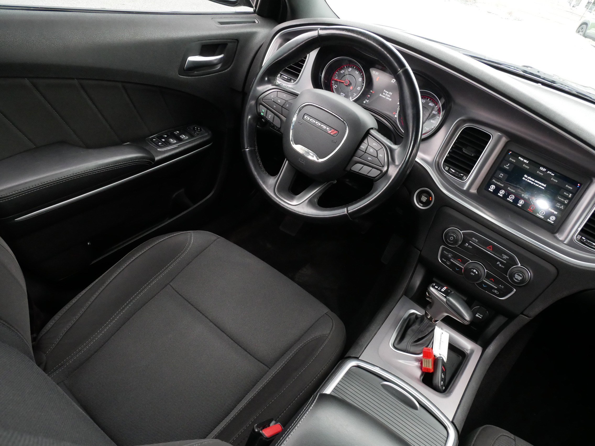 Used 2019 Dodge Charger SXT image 9